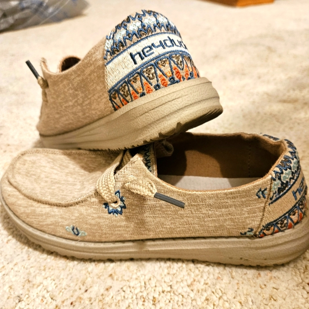 Hey Dude women's 6